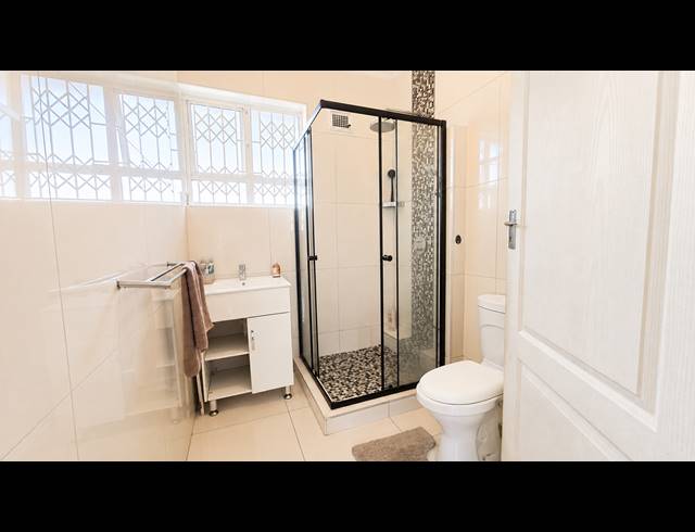 1.5 BEDROOM APARTMENT FOR SALE IN ESSENWOOD